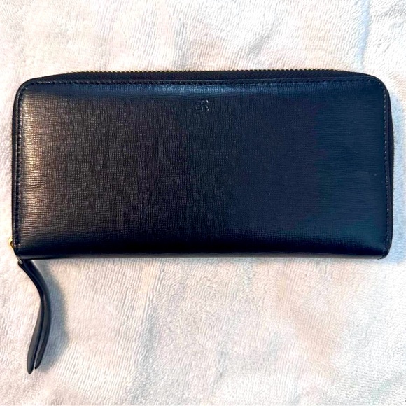 Banana Republic Wallet - Picture 1 of 2